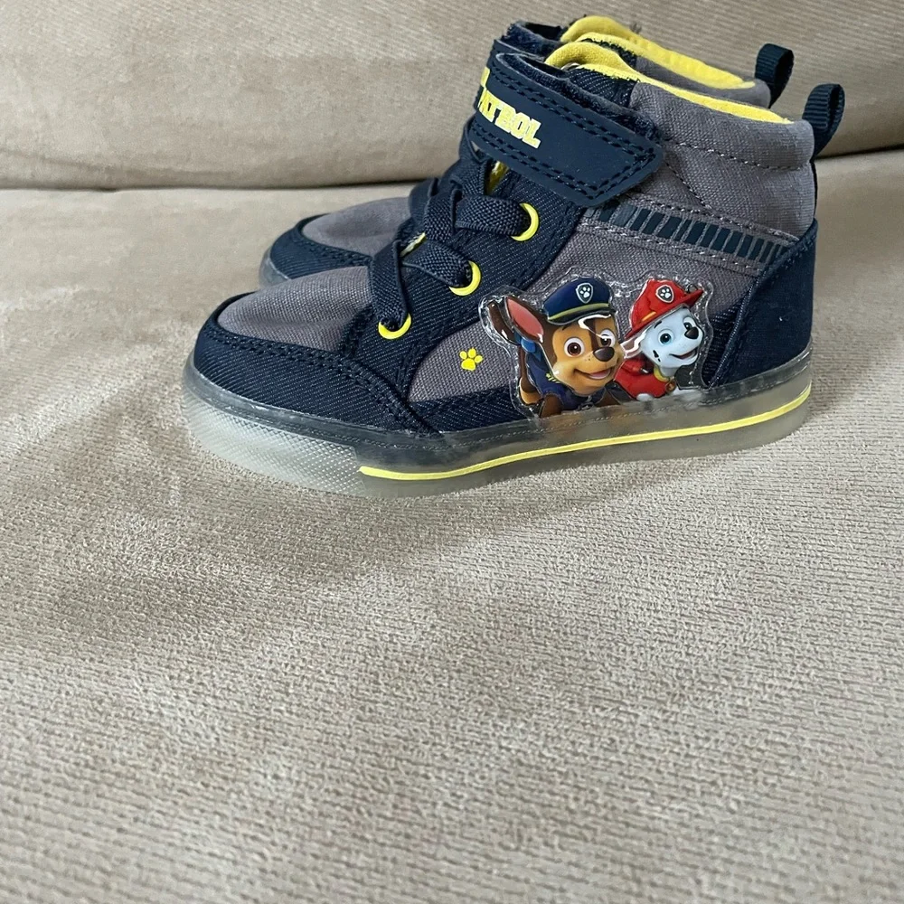 Paw Patrol Toddler size 8 light up high top skeakers - Picture 1 of 3